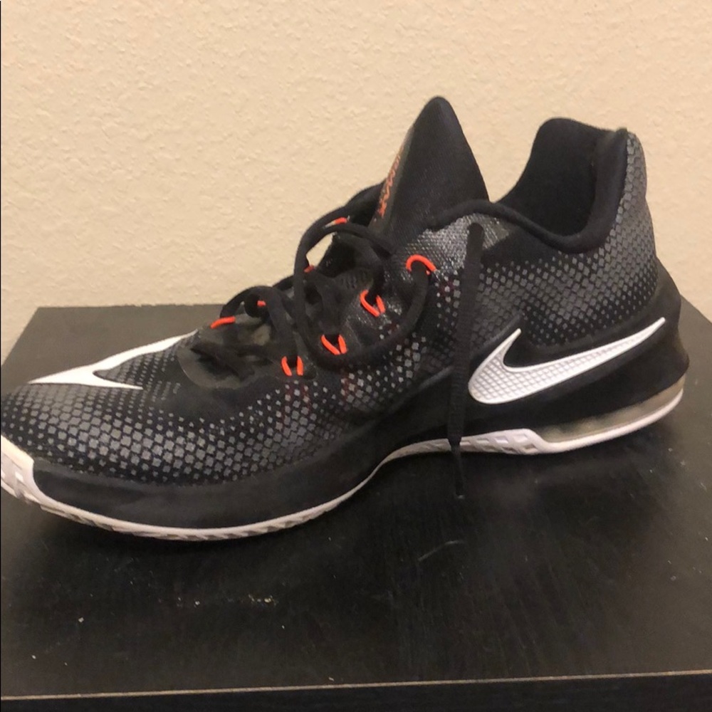 Nike Air Max Infuriate - Picture 3 of 8